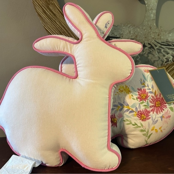 Lillian August bunny decorative Pillow set - Picture 6 of 7